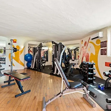 Mediterranean Bliss - 3 Bedroom Ground Floor 아파트 에스테포나