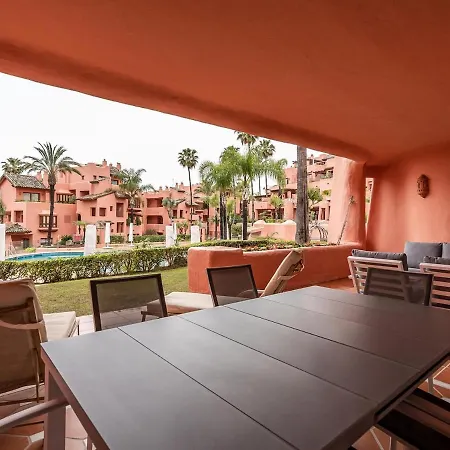Mediterranean Bliss - 3 Bedroom Ground Floor 아파트 에스테포나