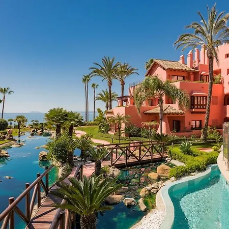 Mediterranean Bliss - 3 Bedroom Ground Floor * 에스테포나