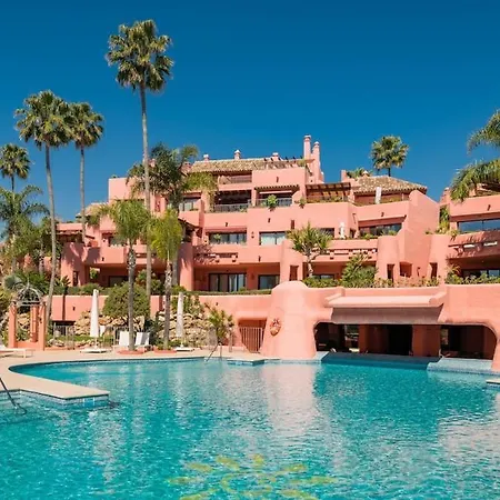 Mediterranean Bliss - 3 Bedroom Ground Floor 아파트