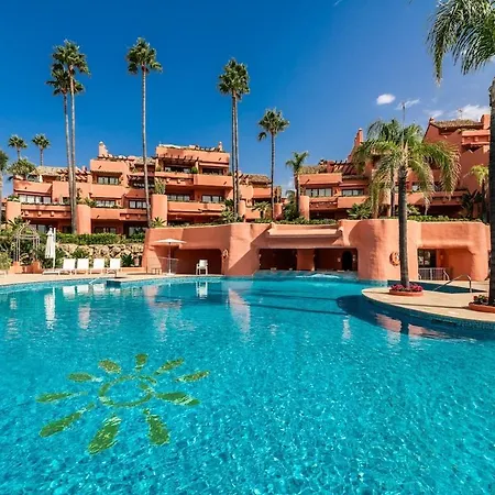 Mediterranean Bliss - 3 Bedroom Ground Floor 埃斯特波纳